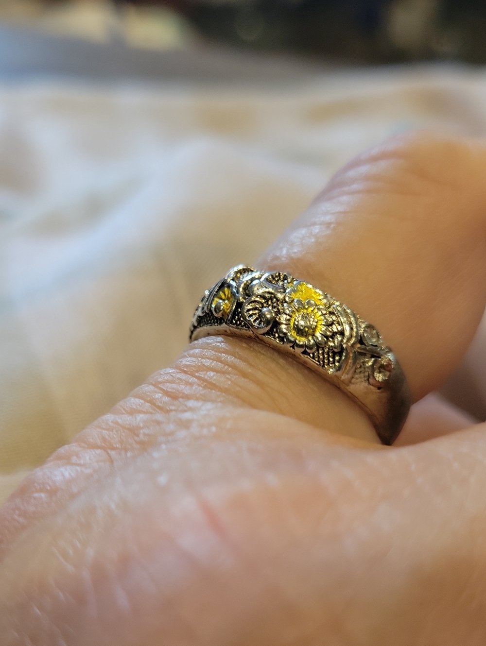 Black Hills Gold Floral "Sunflower" Band Stamped 750 & 925/ Gold AND Silver/Sz.8 - Picture 2 of 8